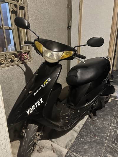 49cc black Petrol Suzuki scooty