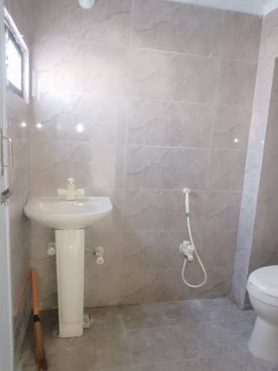 2 bed dd silent commercial portion avail for rent