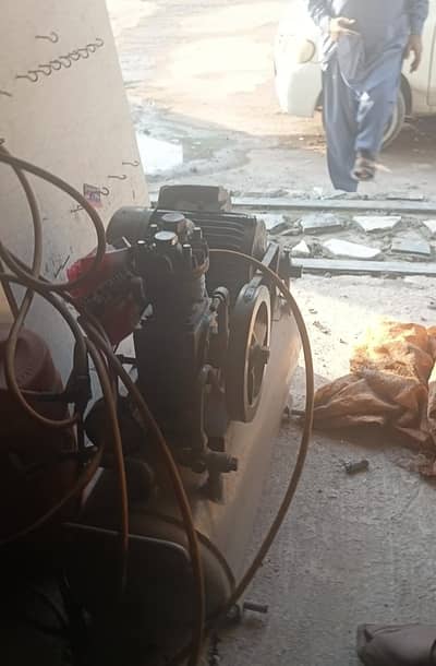 motor cycle ki shop for sale. urgent03000939423