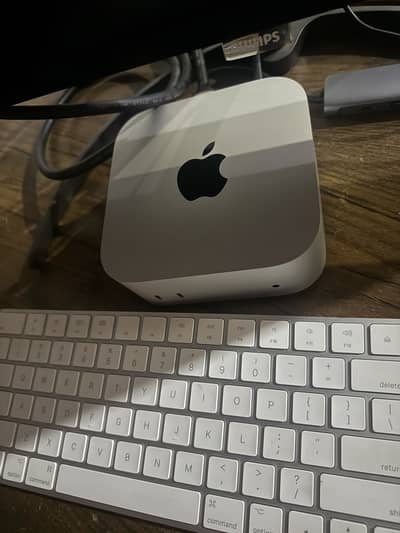 Apple Mac Mini M4 + Apple Keyboard & Mouse