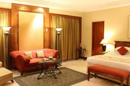 VIP Hotel Rooms Guest House 1Bed 2Bed Studio Furnished Apartment Near Gulberg Green