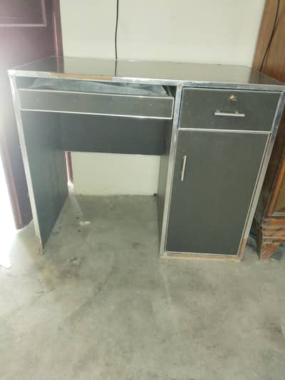 computer table   behtreen a+ sheets se tyar shuda