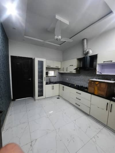 Brand New 5 Marla Falt for rent available with gas near DHA M block