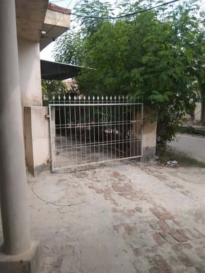 10 Marla Single Storey Park Facing House Available For Sale Farid Town Sahiwal