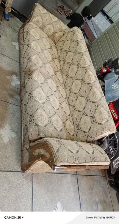 sofa cumbed in good condition  0,3,1,3,4,1,1,6,9,8,4