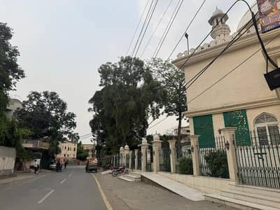 Spacious 14 Marla House Available For sale In Islamia Park