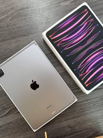 iPad Pro M2 With Full Box 6th Generation 12.9 inch 128GB