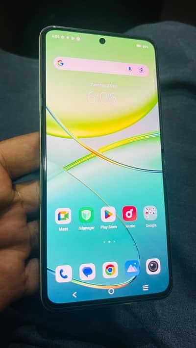 VIVO Y100 8 GB 128 GB WITH BOX AND ORIGINAL 80W FAST CHARGER