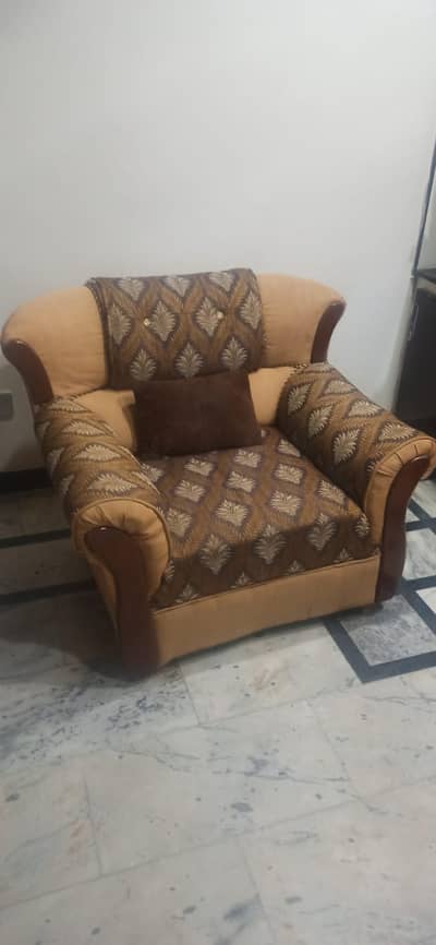 7 Seat Sofa set for sale on urgent basis