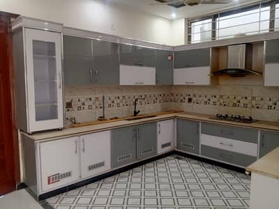 House for rent 8 Marla ground portion brand new