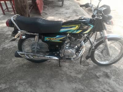 mujhey argent raqam ki zrorat ha bas