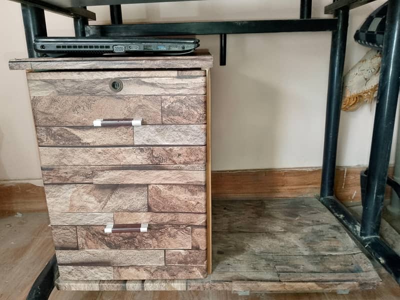 Computer table with drawer - good condition 0