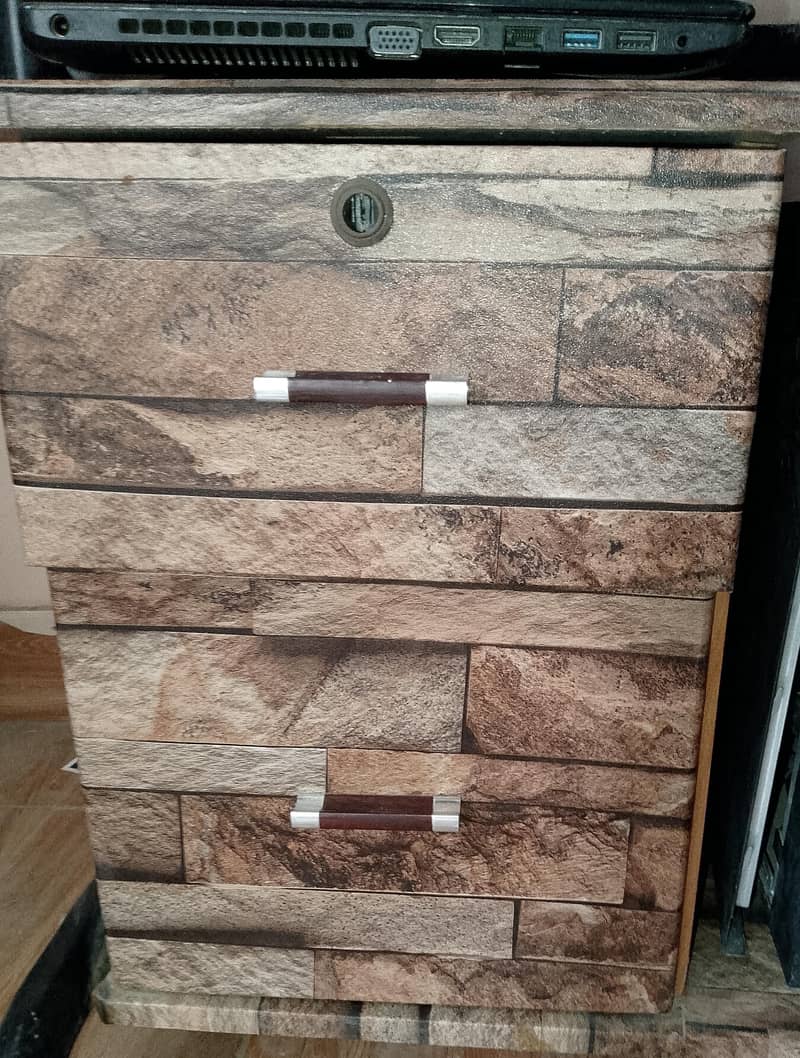 Computer table with drawer - good condition 2