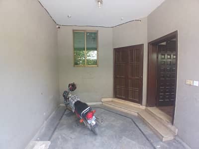 5marla house for rent in 3bad room TV lounge kichen with dring room giraj bajli pani gas available total marble floors