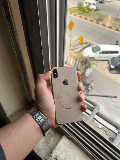 iphone xs . . 256 gb.  non pta. (full sim time available) urgent sale