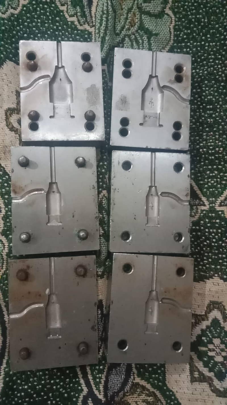 Data cable molding machine 1