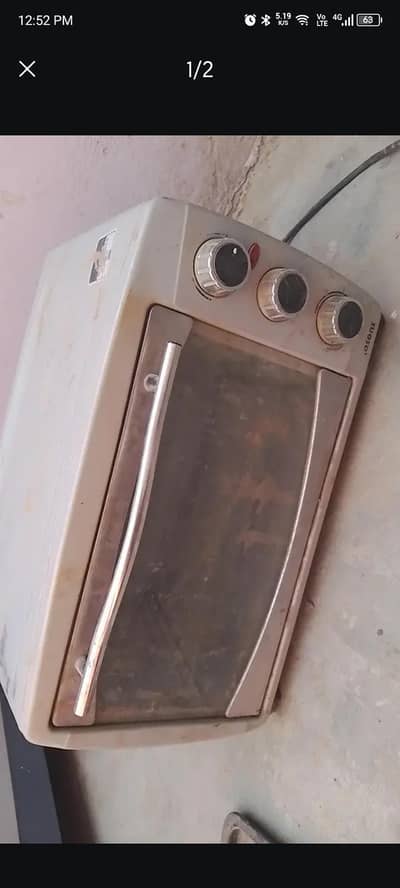 electric oven with grill rod and tray