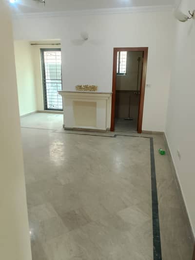 10 Marla Very Beautiful Hosue Available For Rent On Top Location Of Dha Phase 1