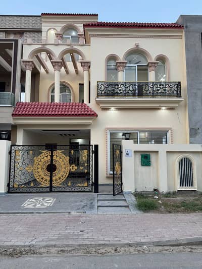 5 Marla Used House For Rent At Prime Location of Bahria Town Lahore