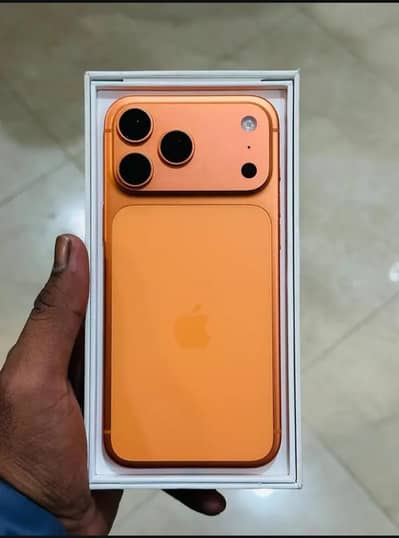 17 Pro Max cosmic orange