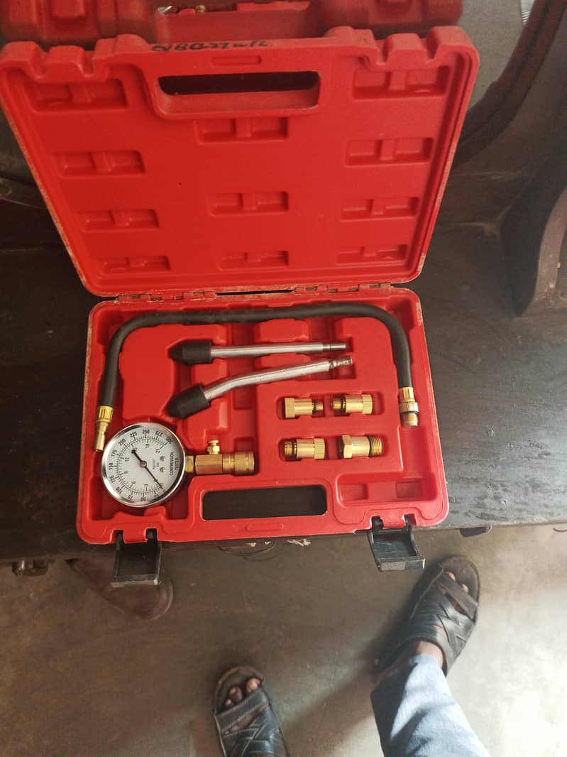 Engine Compression Tester Kit) 1