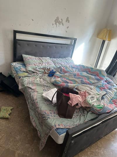 urgent sale iton bed with 10/10 condition