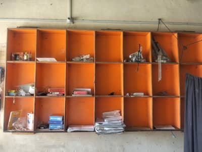 Almari 7 foot lambai around 4 foot choraii