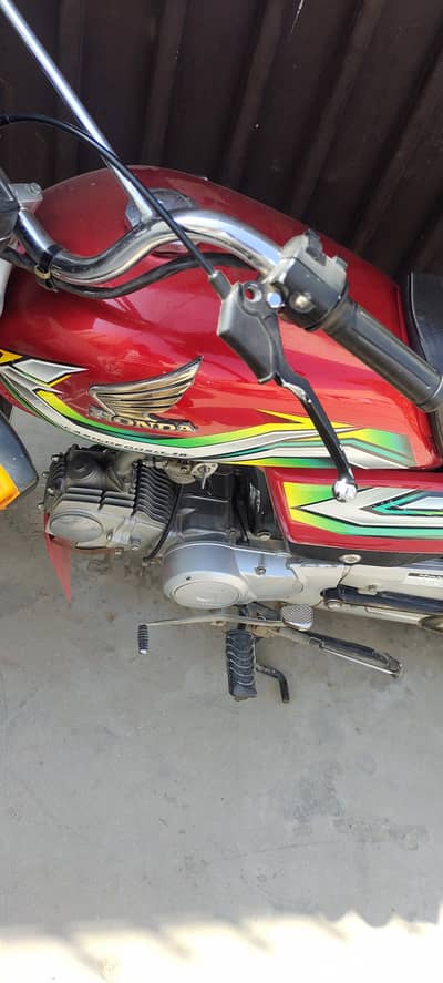 new tyre new battery 10 by 10 condition biomatric just buy ND drive