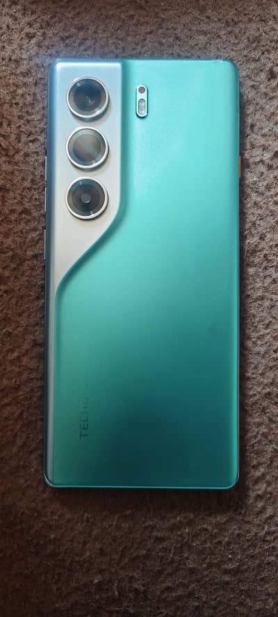 camon 40 pro read add plz