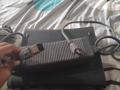 Xbox 360.500gb with 140 games installed and with 3 controllers