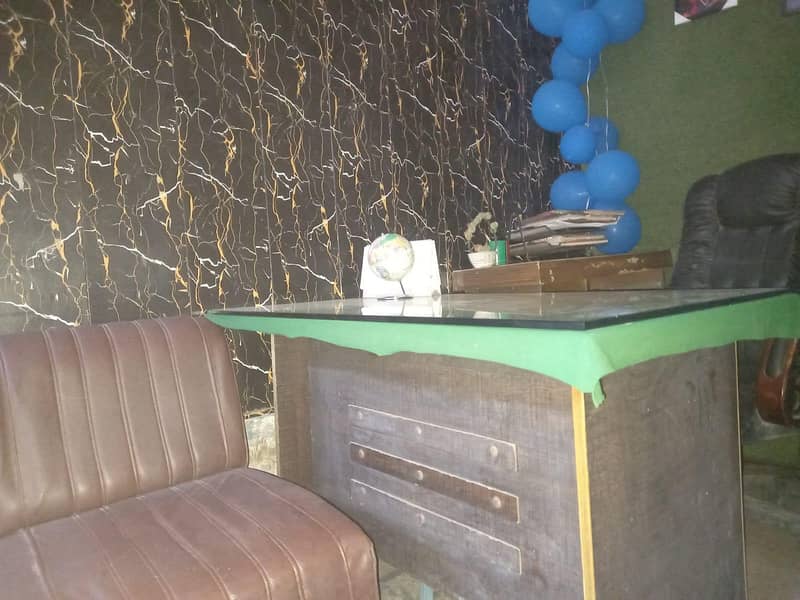 executive table + side table + mirror 3