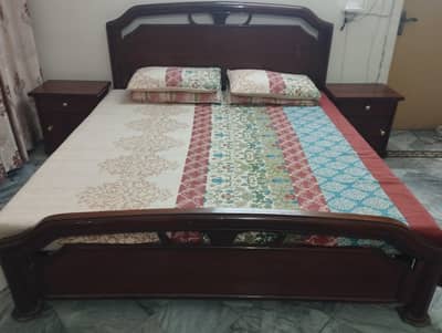 Bed with 2 side table and dressing table