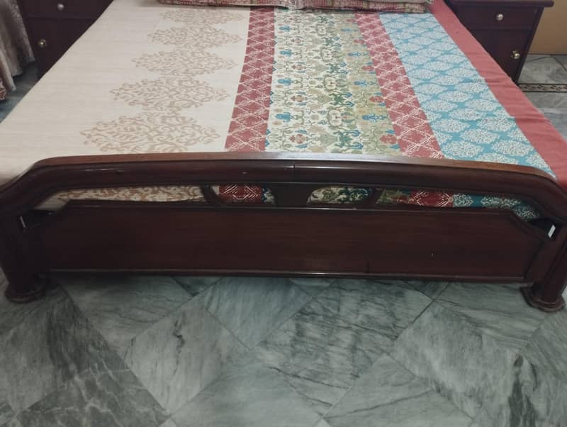 Bed with 2 side table and dressing table 2