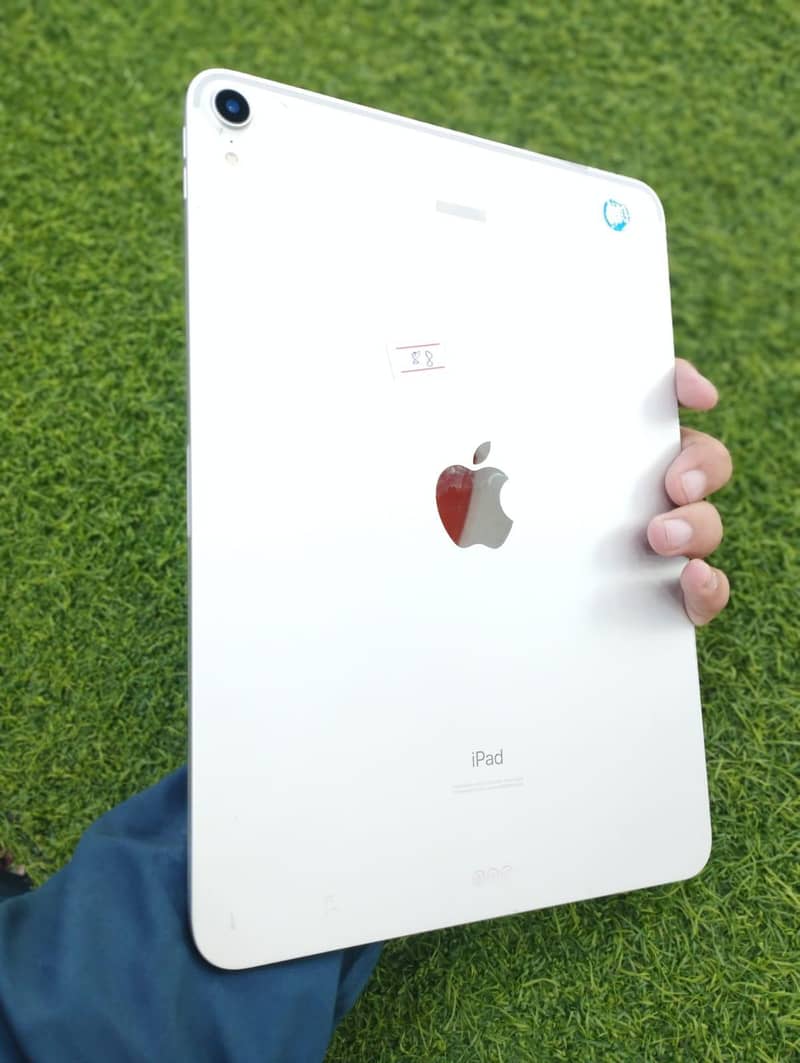 ipad pro 11" (2018) 0