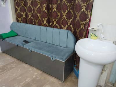 beauty parlor sofa