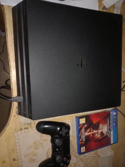 PS4 PRO 1TB WITH CDS AND GTA V