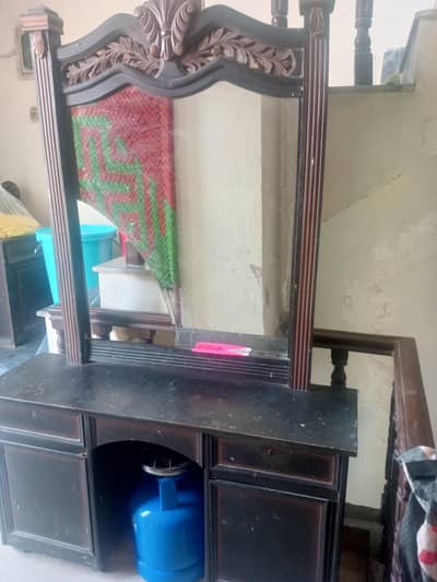 dressing table fore sale condition 10/9