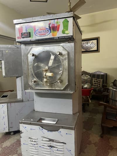 Ice cream and slush machine