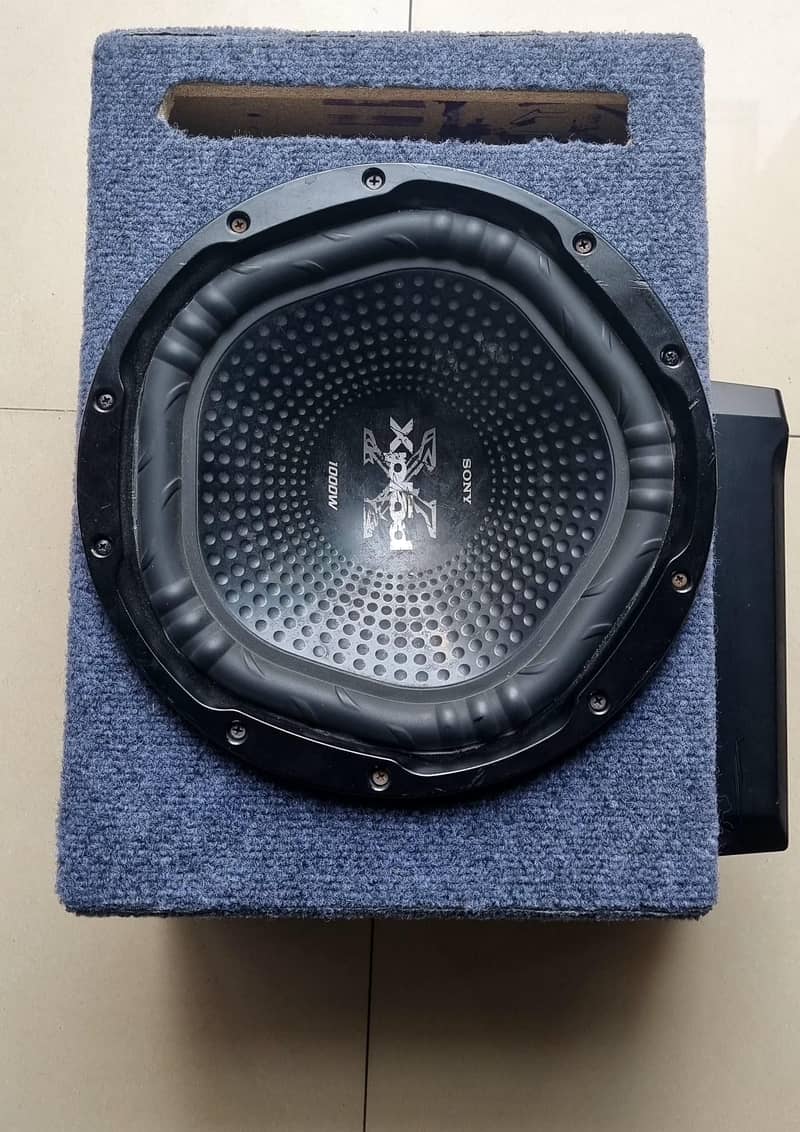 Sony woofer & amplifier 1