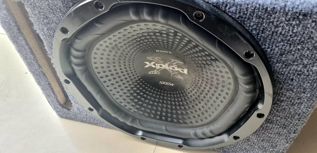 Sony woofer & amplifier 4