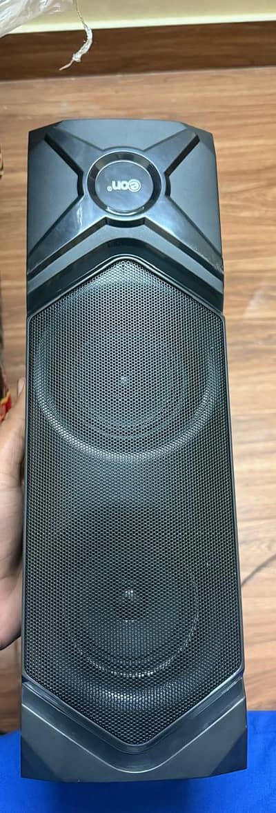 new speakers with Bluetooth. radio MP3  cable  remote and 8+2bass