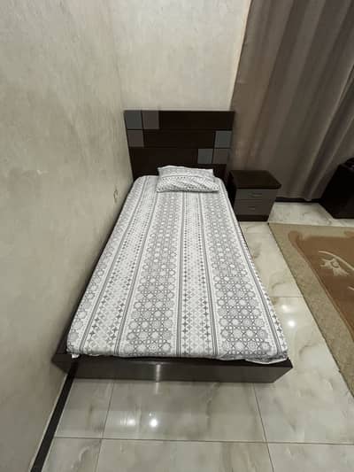 2 single Bed + side Table