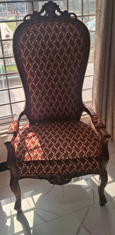 2 Long Head chairs with a set of 3 tables with glass top