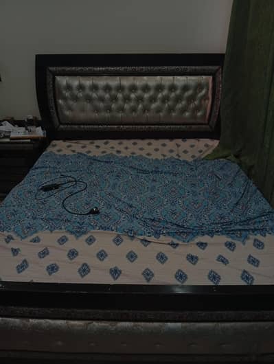 bed and spring mattress