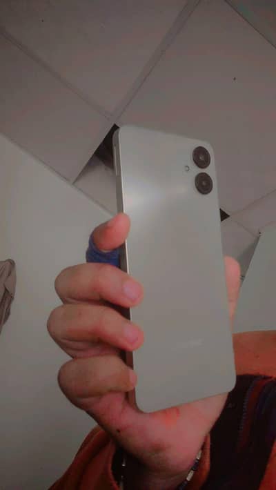 Cond normal ha  4/64 only phone ha  jisy chahiay Rabta kry