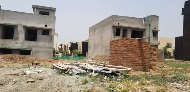 5 Marla Residential plot available for sale in M Block (plot no 846) Possession And Utility Charges Paid land is 100% solid