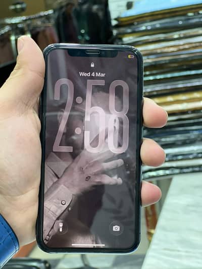 iphone 11 pro jv 10/10 condition 90 orignal battery