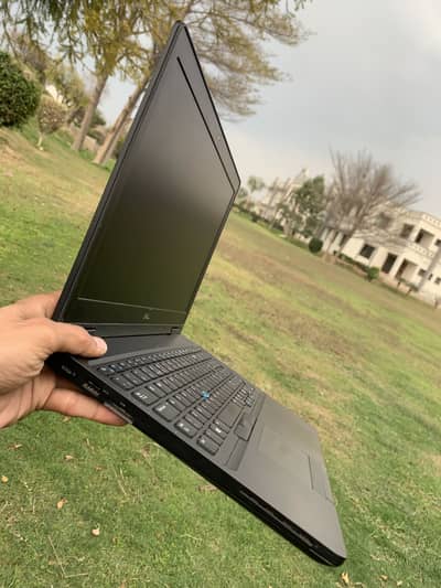 DELL LATITUDE 5590 i5-7300U 8GB RAM 238GB STORAGE  GRAPHICS CARD 128MB