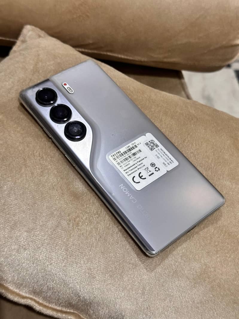 Tecno Camon 40 pro 0