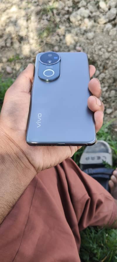 Vivo v50 5g 12 256 4 Month warranty h front glass Barack h